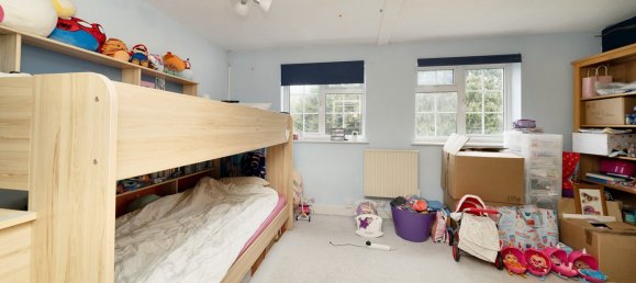 House in Egham, United Kingdom No. 2352 10