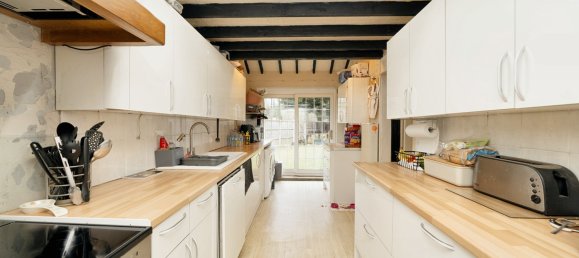 House in Egham, United Kingdom No. 2352 4