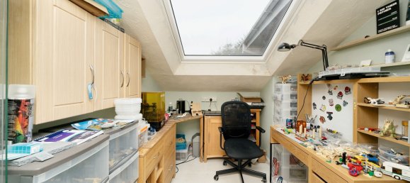 House in Egham, United Kingdom No. 2352 13