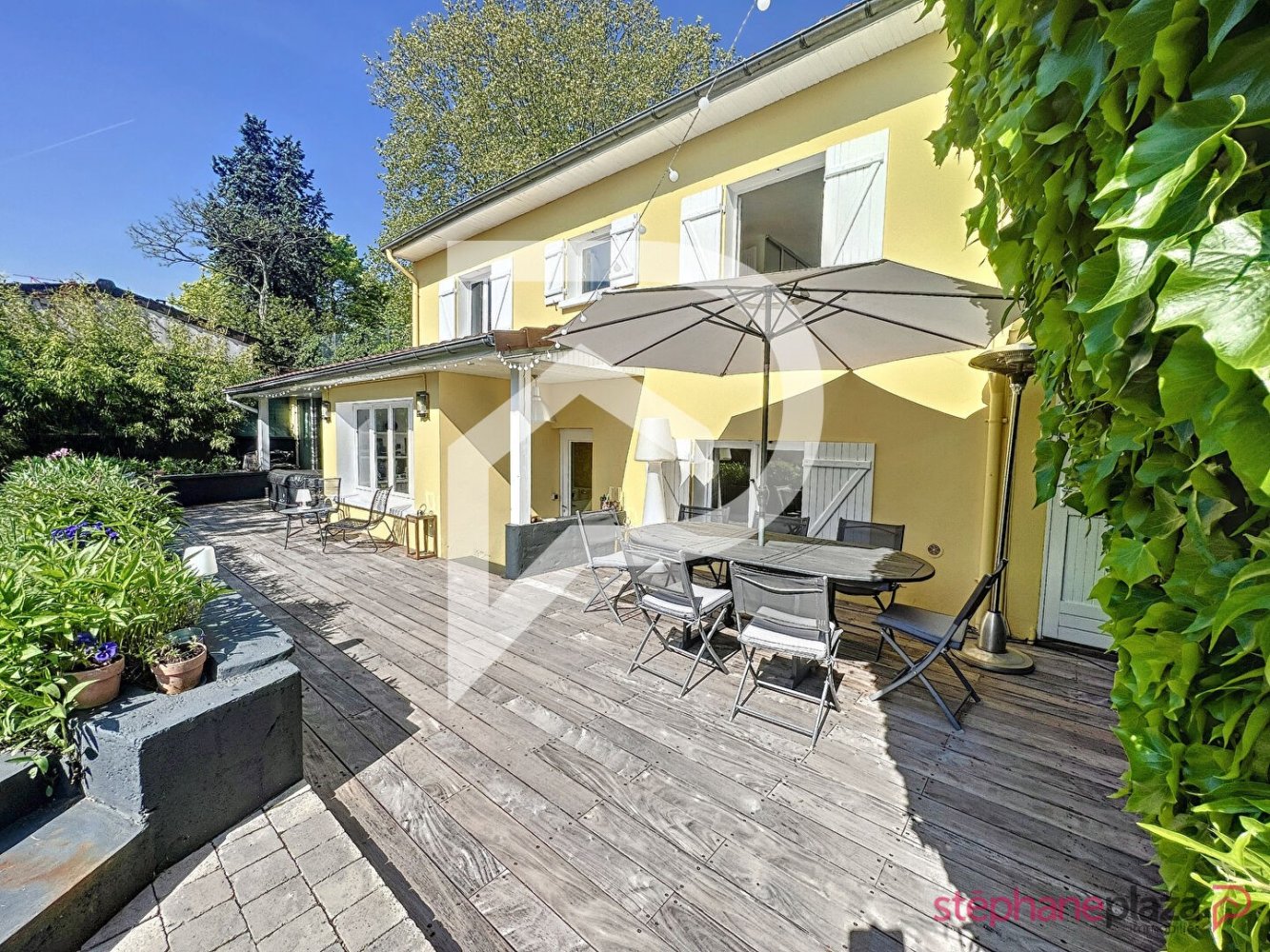 3 bedrooms Villa in Nanterre, France No. 115514