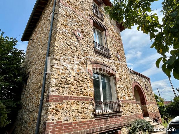 Дом с 3 спальнями в Сен-Лё-ла-Форе, Франция № 359140