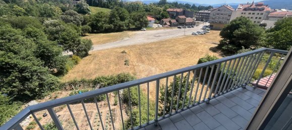 4 bedrooms Apartment in A Caniza, Spain No. 136740 27