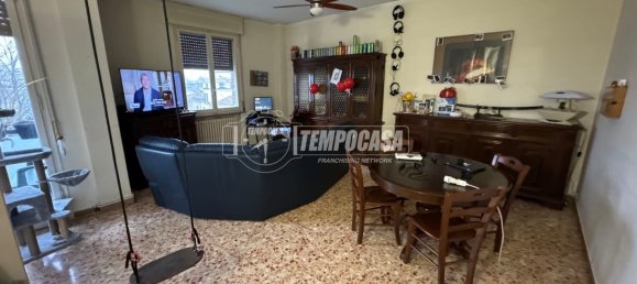 4-salle Appartement à Mirandola, Italy No. 258165 8