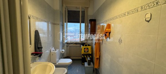 4-salle Appartement à Mirandola, Italy No. 258165 3