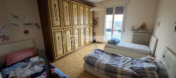 4-salle Appartement à Mirandola, Italy No. 258165 5