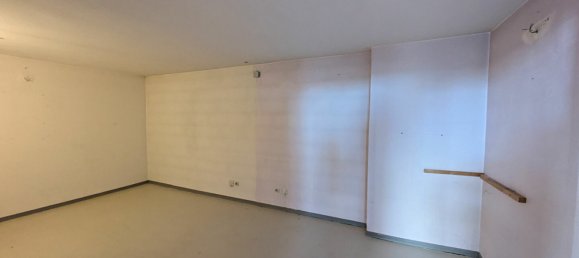 Gebäude in Creutzwald, France 610m², Nr. 70334 6