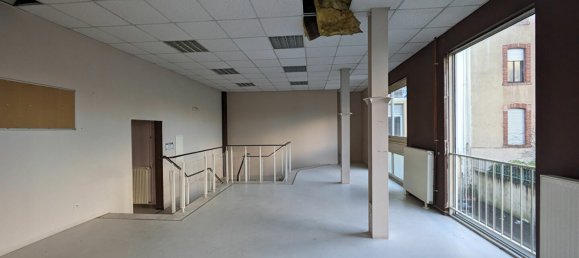 Gebäude in Creutzwald, France 610m², Nr. 70334 3