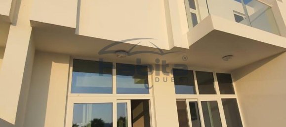 4 bedrooms Townhouse in Dubai, UAE No. 36105 4