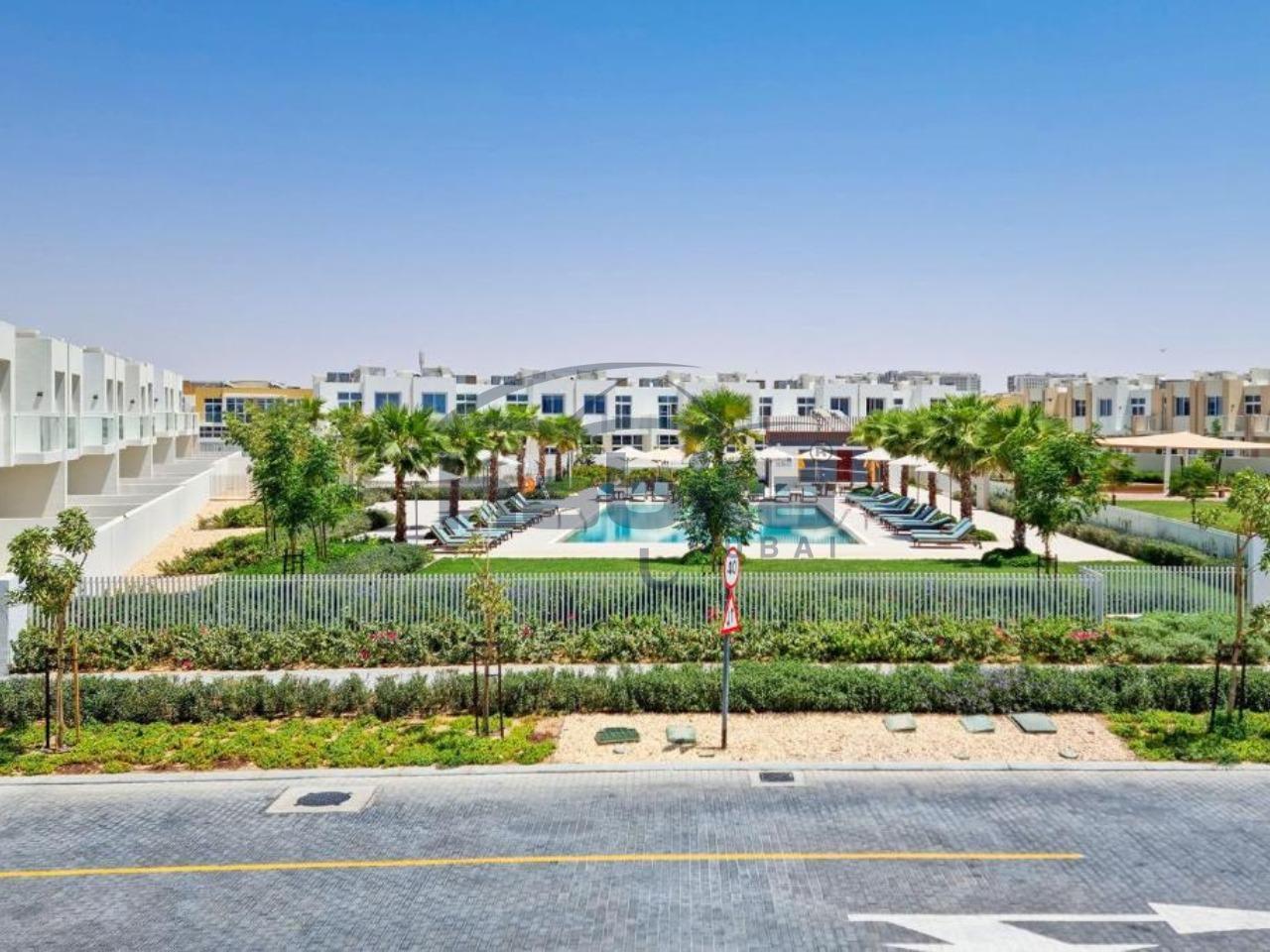 4 bedrooms Townhouse in Dubai, UAE No. 36105