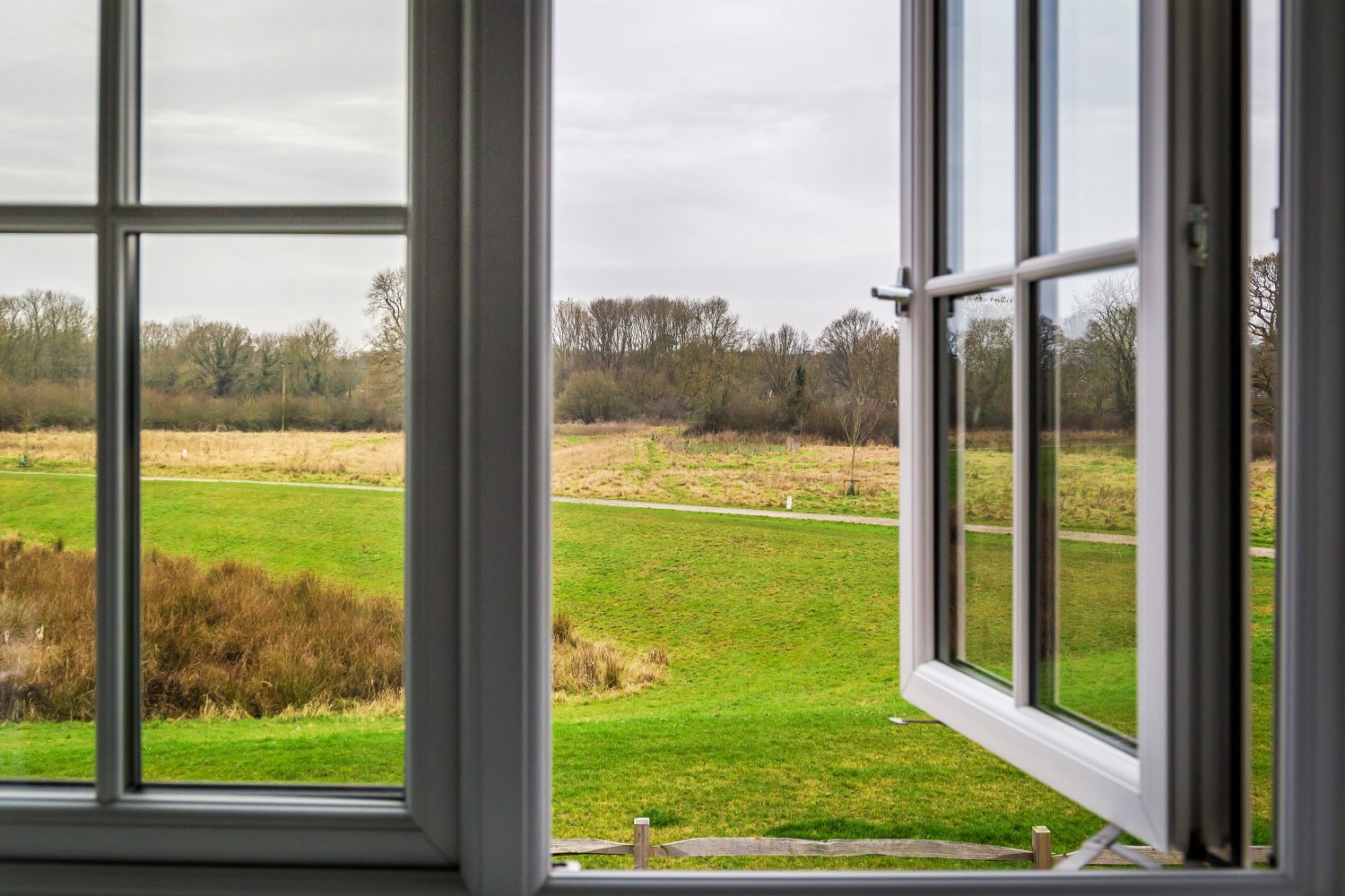 4 bedrooms House in Horley, United Kingdom No. 1072