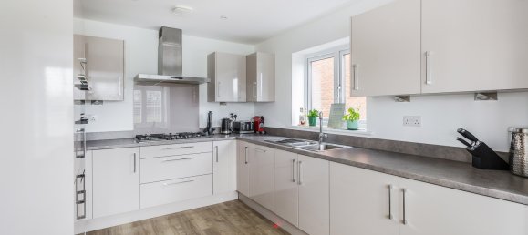 4 bedrooms House in Horley, United Kingdom No. 1072 22