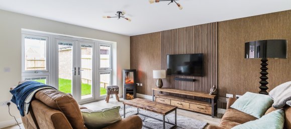 4 bedrooms House in Horley, United Kingdom No. 1072 11