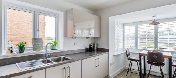 4 bedrooms House in Horley, United Kingdom No. 1072 4