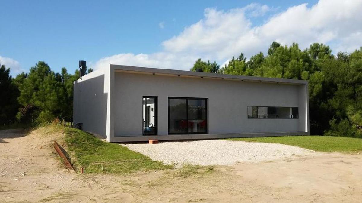 4 bedrooms House in Mar del Plata, Argentina No. 84055