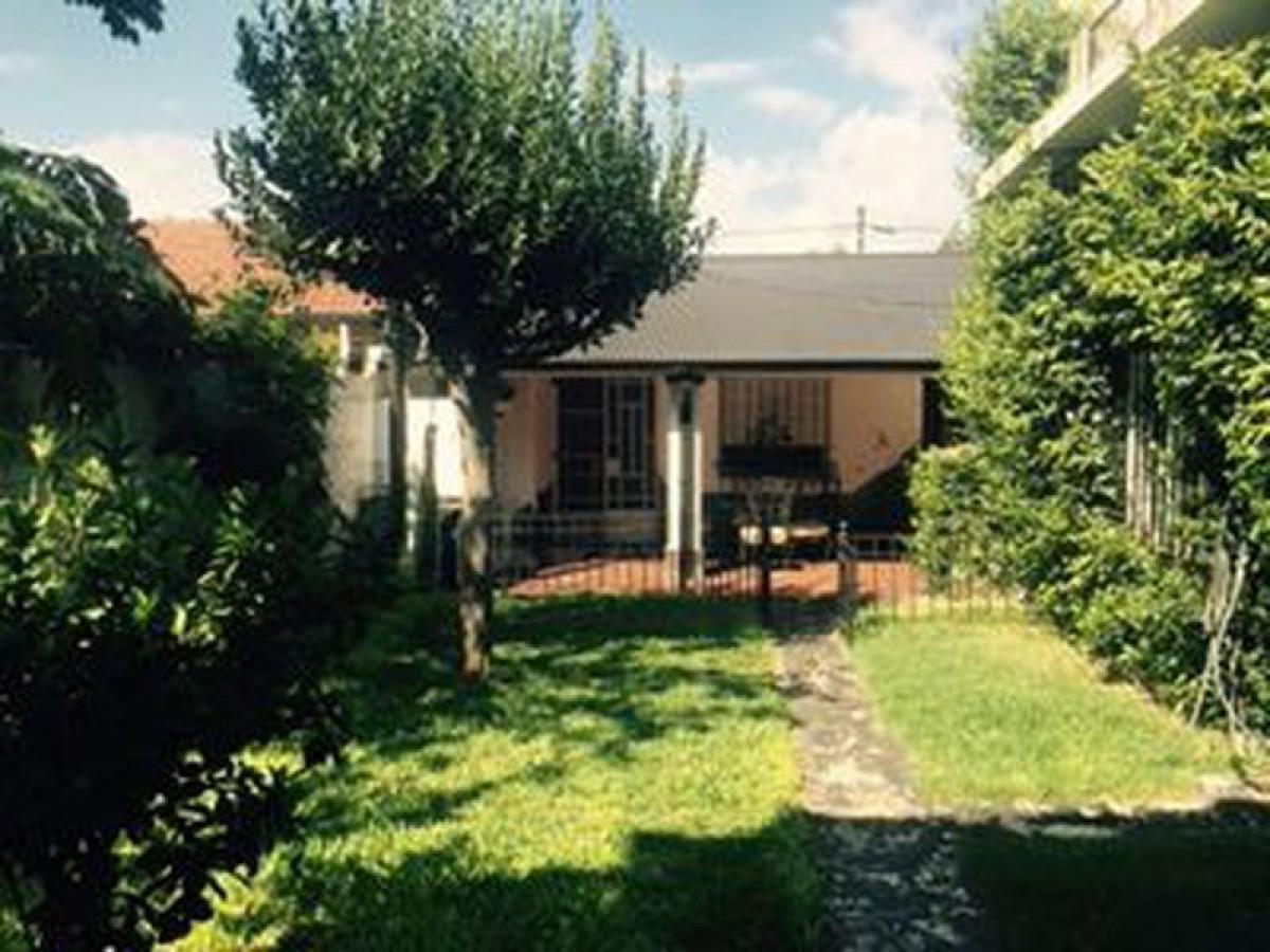 Casa de 3 dormitorios en Morón, Argentina No. 60137