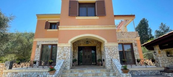 5 bedrooms Villa in Corfu, Greece No. 8238 2