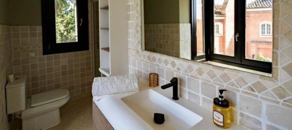 7 bedrooms Villa in Marbella, Spain No. 125803 16