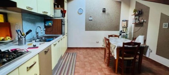 4 Schlafzimmer Wohnung in Giugliano in Campania, Italy, Nr. 209343 3