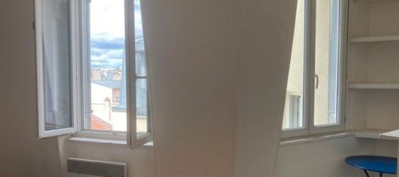 Studio in Paris, France No. 309920 4