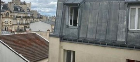 Studio in Paris, France No. 309920 2