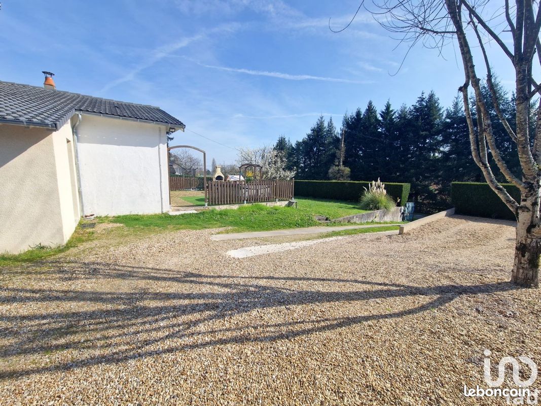 Casa de 3 dormitorios en Sully-sur-Loire, France No. 76030