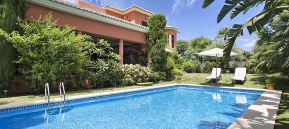 5 bedrooms Villa in Marbella, Spain No. 65640 2
