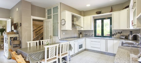 5 bedrooms Villa in Marbella, Spain No. 65640 7