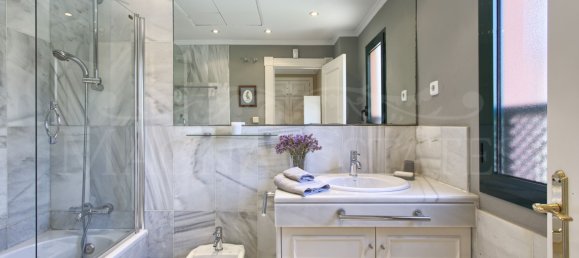 5 bedrooms Villa in Marbella, Spain No. 65640 16