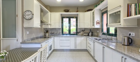 5 bedrooms Villa in Marbella, Spain No. 65640 6