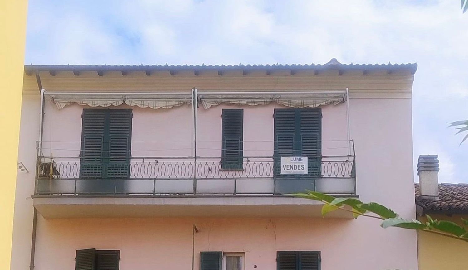 4-salle Appartement à Novi Ligure, Italy No. 274053