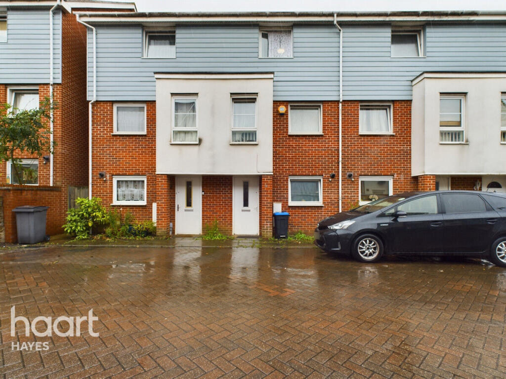 3 bedrooms House in West Drayton, United Kingdom No. 5055