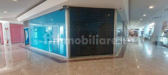 Gewerbliche Immobilie in Rocca San Giovanni, Italy 3595m², Nr. 311426 2