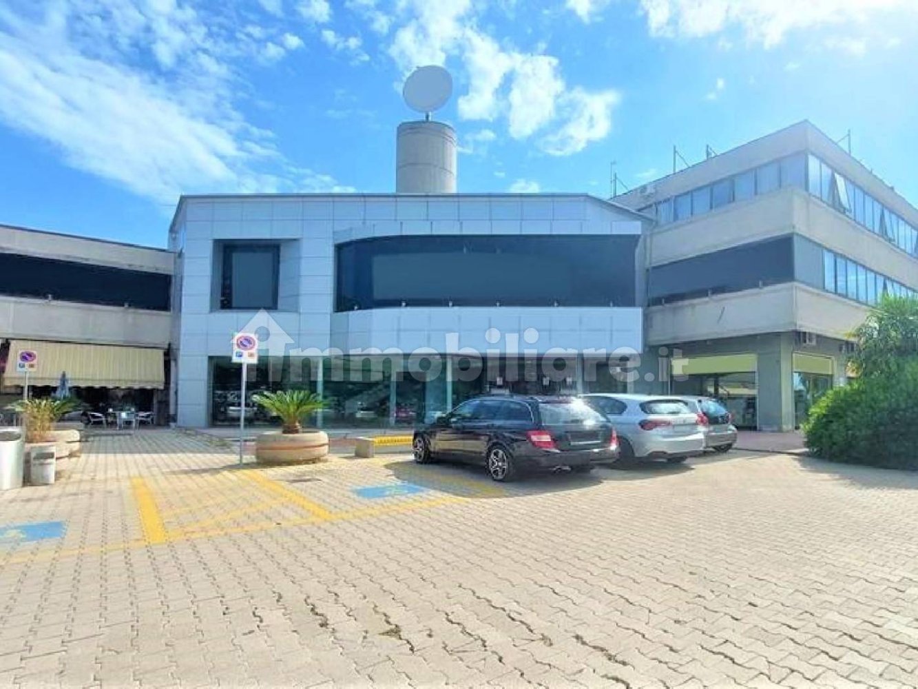 Gewerbliche Immobilie in Rocca San Giovanni, Italy 3595m², Nr. 311426