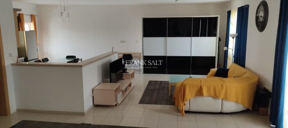 3 bedrooms Maisonette in Zurrieq, Malta No. 8210 4