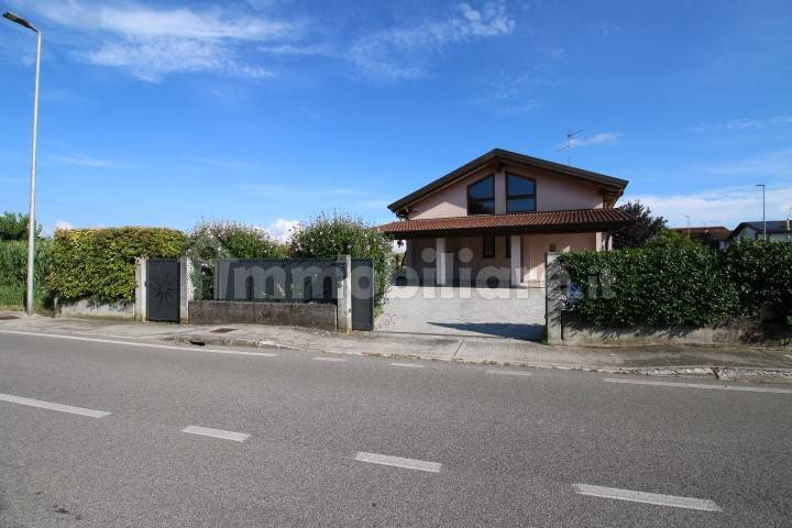 3 bedrooms Villa in Gorizia, Italy No. 270801