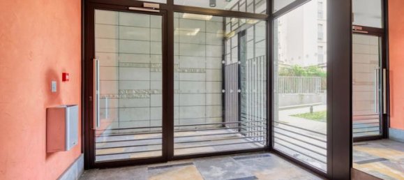 3 bedrooms Apartment in Saint-Denis, France No. 360253 8