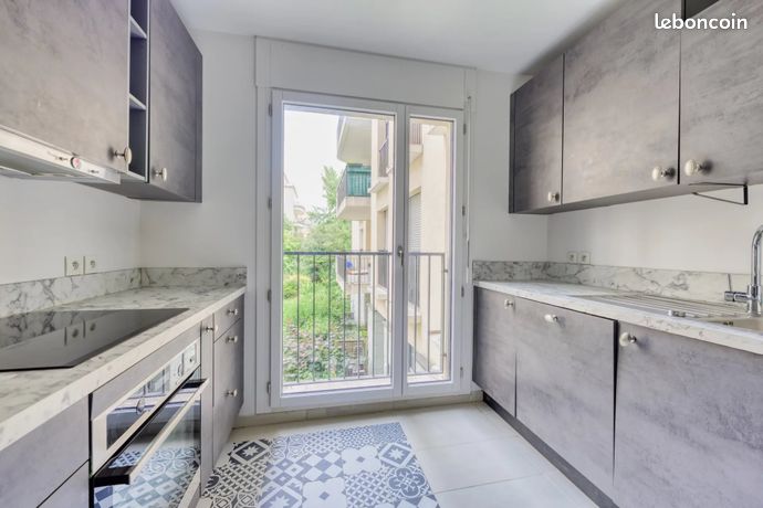 3 bedrooms Apartment in Saint-Denis, France No. 360253