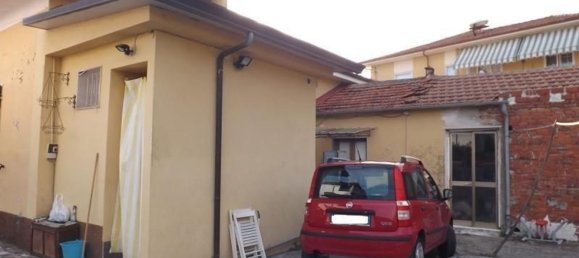 8 rooms House in Carrara, Italy No. 50634 17