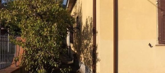 8 rooms House in Carrara, Italy No. 50634 3