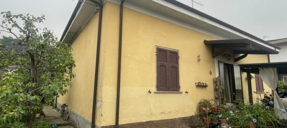8 rooms House in Carrara, Italy No. 50634 2