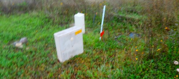  Land in Reuilly, France No. 87209 3