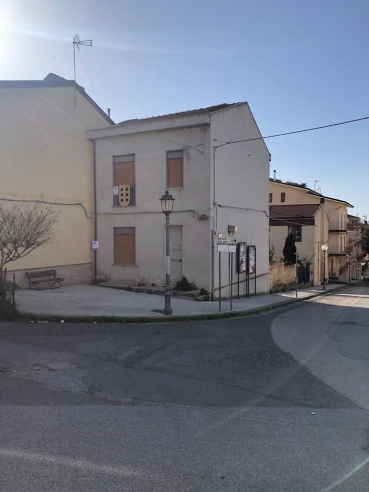 4 rooms House in Montalbano Elicona, Italy No. 229510