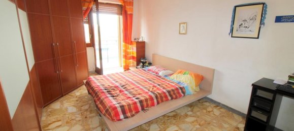 5 rooms Apartment in San Giorgio a Cremano, Italy No. 36681 3