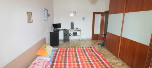 5 rooms Apartment in San Giorgio a Cremano, Italy No. 36681 5