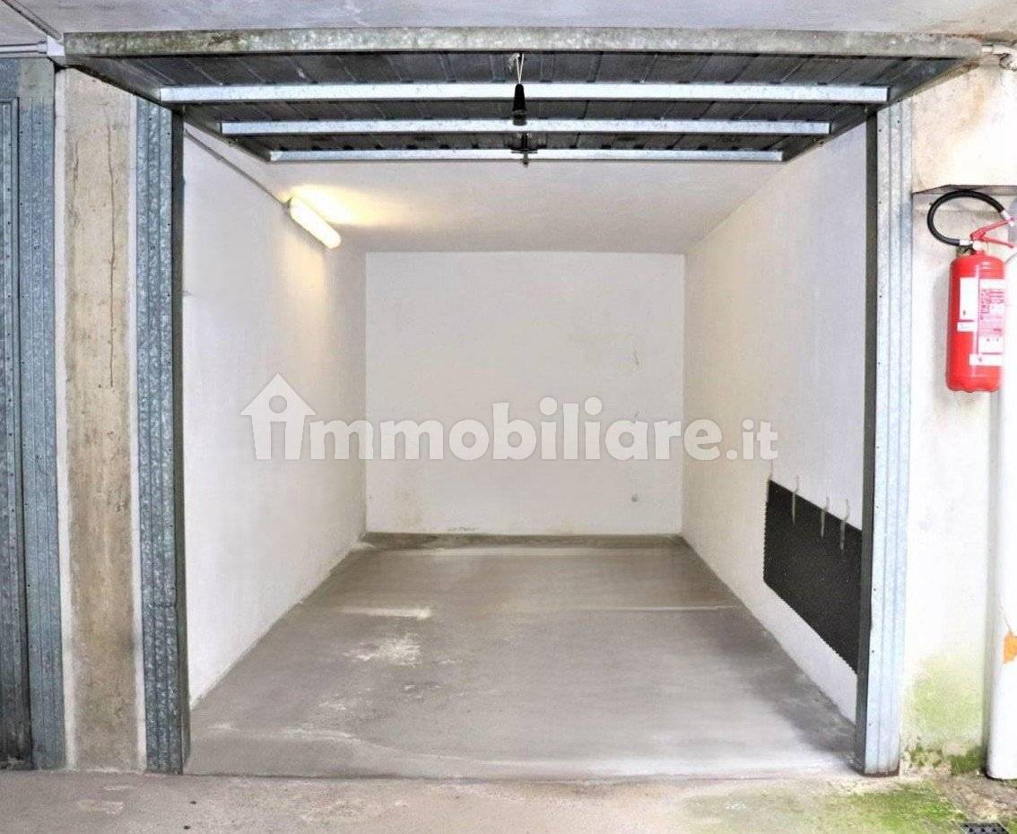 Гараж 13м² в Каприате Сан Джервазио, Италия № 380935