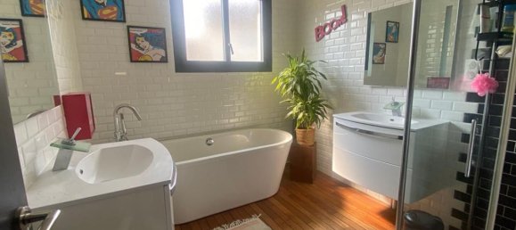 4 bedrooms House in Bessines, France No. 335769 9