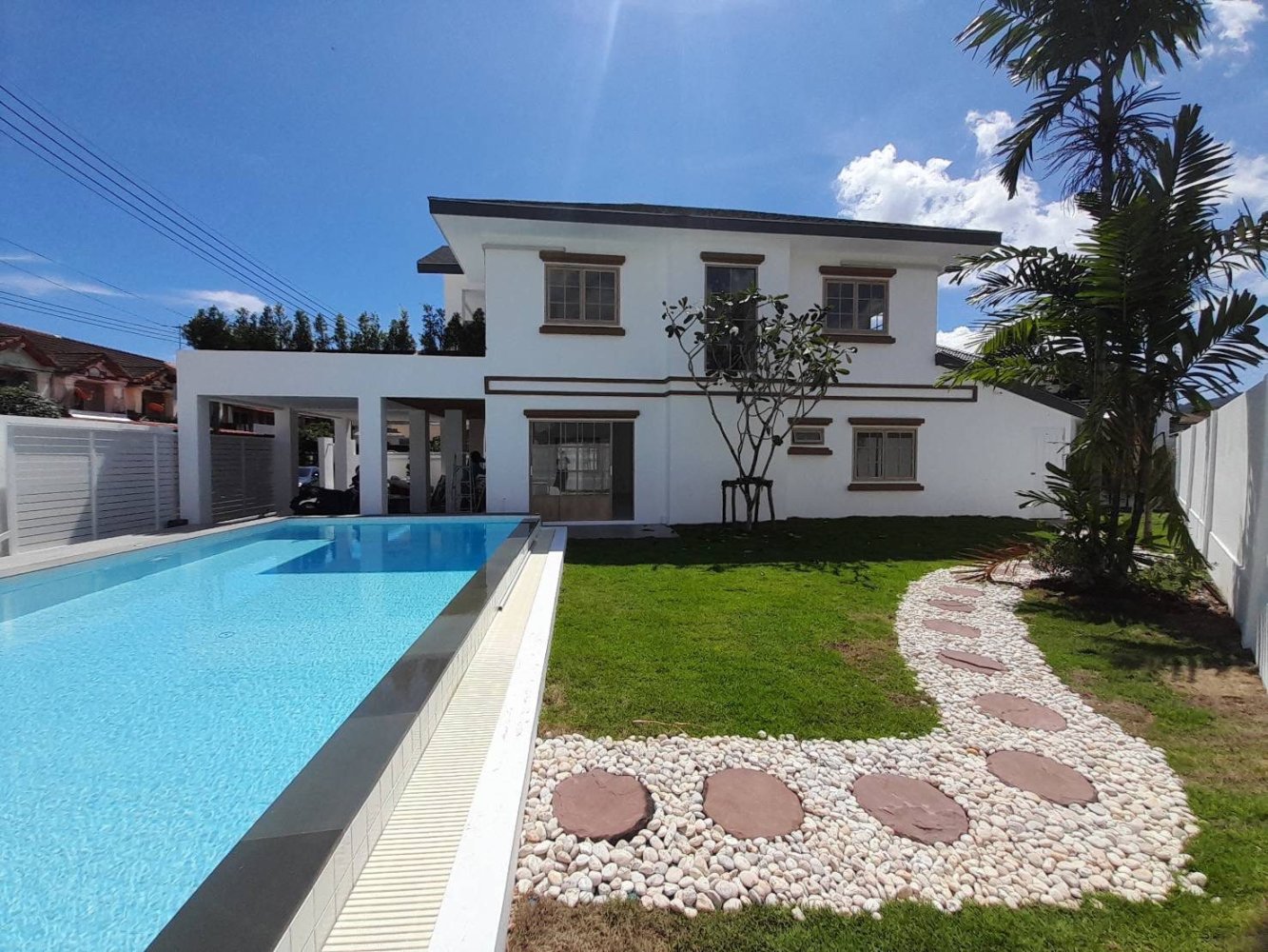 4 bedrooms Villa in Chalong, Thailand No. 11554