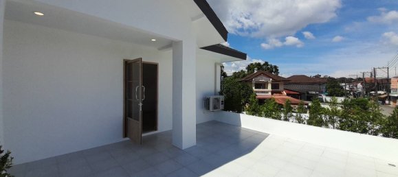 4 bedrooms Villa in Chalong, Thailand No. 11554 3