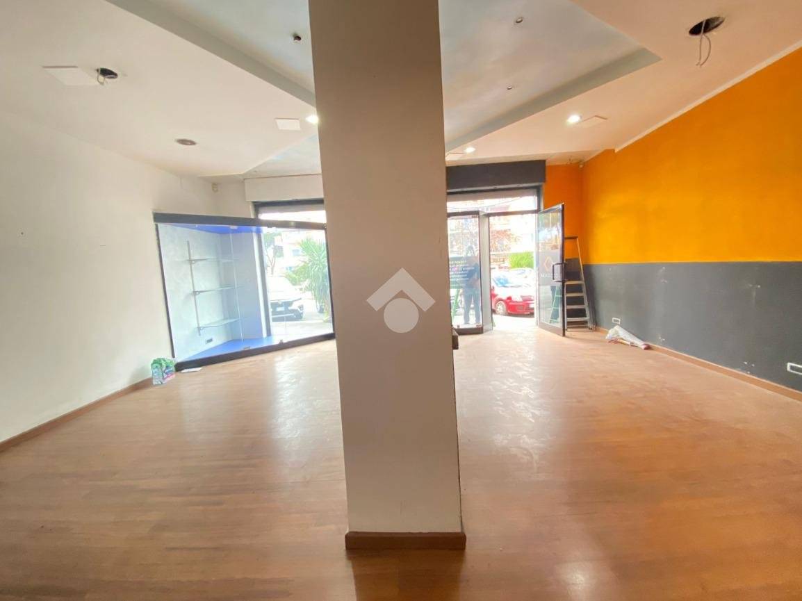 2-Zimmer Gewerbliche Immobilie in Rome, Italy, Nr. 117898