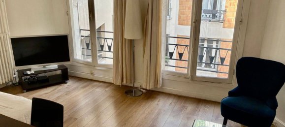 Studio in Paris, France No. 326846 2